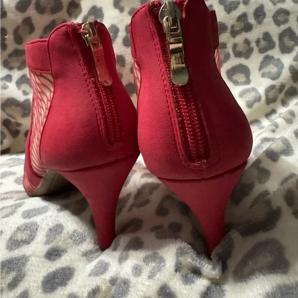 Lottini Red Mesh Pointed-Toe Heels with Crossover Straps - Picture 4 of 7